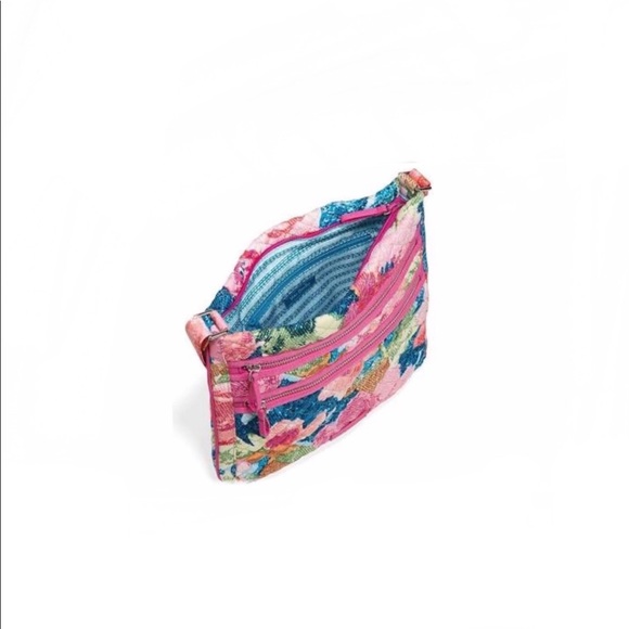 🎉🎉Host Pick🎉🎉Vera Bradley Triple Zip Hipster - Picture 2 of 4